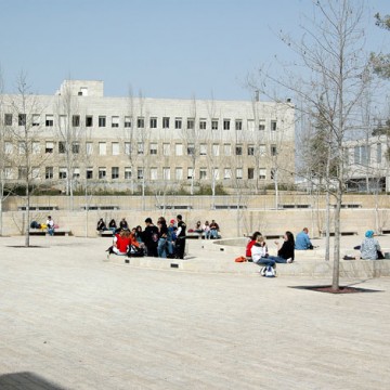 סיור ביד ושם לבנות עטרה